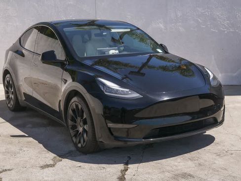 Used 2021 Tesla Model Y Long Range AWD/4WD image 3