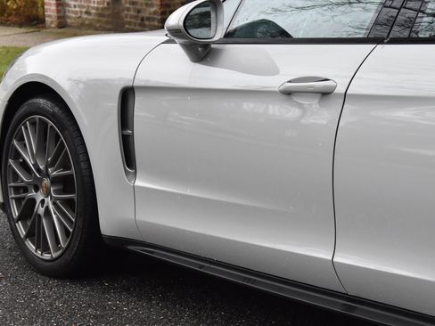 Used 2023 Porsche Panamera 4 Platinum Edition AWD/4WD image 15