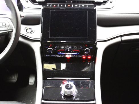 New 2025 Jeep Grand Cherokee Laredo w/ Luxury Tech Group I image 13