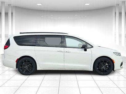 Certified 2025 Chrysler Pacifica Limited