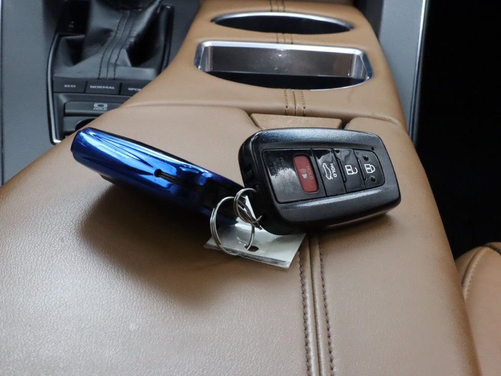 Used 2019 Toyota Avalon Limited w/ Advanced Safety Package FWD image 16