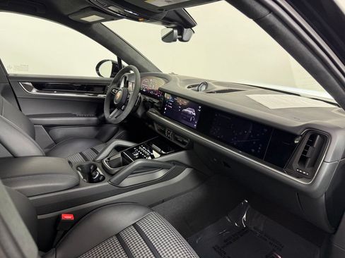 Certified 2026 Porsche Cayenne S AWD/4WD image 15