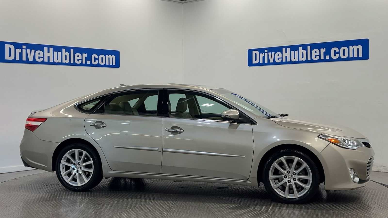 Used 2015 Toyota Avalon Limited w/ Technology Package FWD image 9