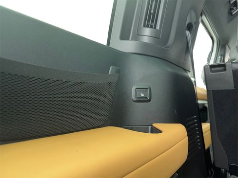 Used 2024 Land Rover Defender 130 X-Dynamic SE image 19