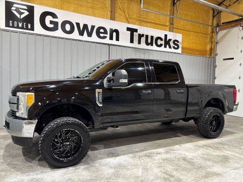 Used 2017 Ford F250 XLT AWD/4WD image 4