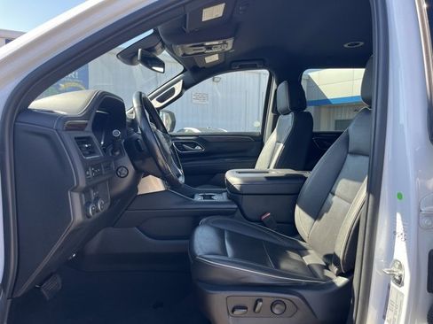 Used 2023 Chevrolet Suburban Premier image 7