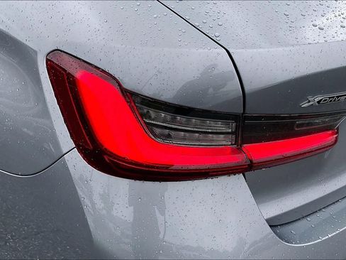 Used 2024 BMW 330i xDrive Sedan w/ Premium Package AWD/4WD image 27