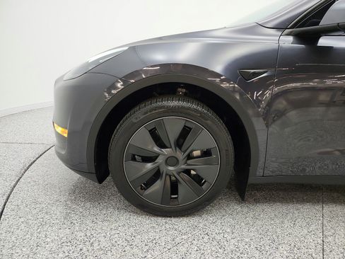 Used 2025 Tesla Model Y Long Range RWD image 31