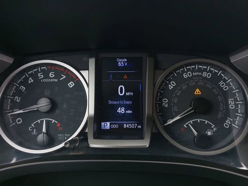 Used 2020 Toyota Tacoma SR5 RWD image 14