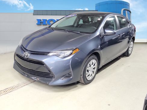 Used 2019 Toyota Corolla LE image 2