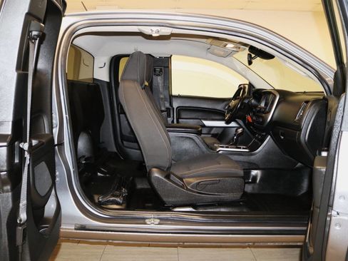 Used 2022 Chevrolet Colorado LT w/ Fleet Safety Package image 70