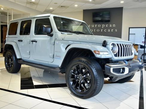 Used 2024 Jeep Wrangler Unlimited Sahara w/ Technology Group AWD/4WD image 1