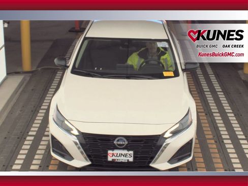 Used 2024 Nissan Altima 2.5 SV image 3