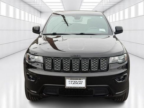 Used 2019 Jeep Grand Cherokee Altitude image 2