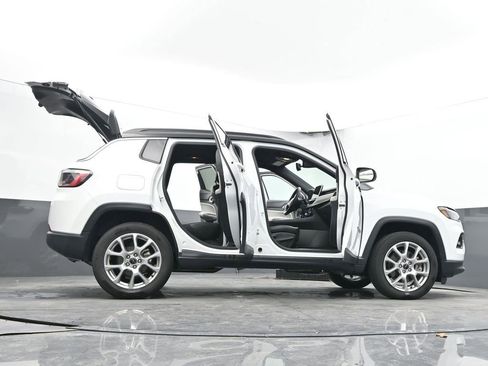 Used 2025 Jeep Compass Limited image 77