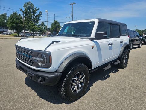 Used 2023 Ford Bronco Badlands AWD/4WD image 6