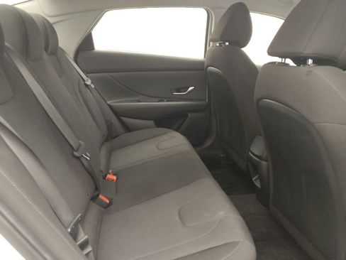 Used 2025 Hyundai Elantra SE image 19