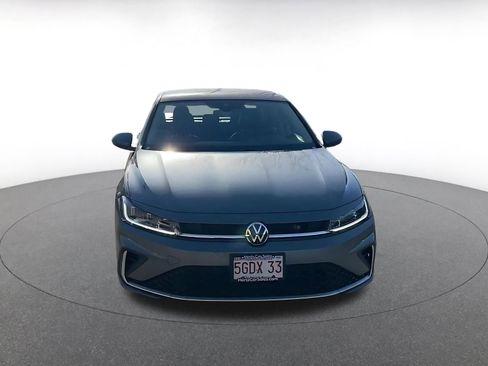 Used 2025 Volkswagen Jetta SE image 4