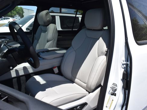 New 2026 Jeep Grand Wagoneer L Limited AWD/4WD image 28