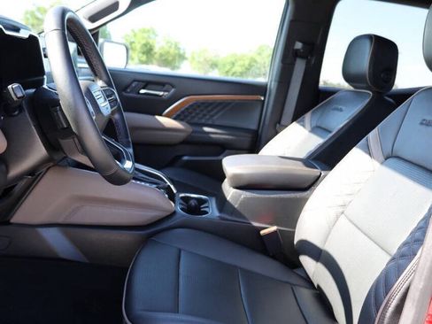 Used 2024 GMC Canyon Denali AWD/4WD image 13