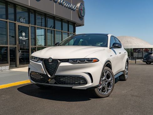 Used 2024 Alfa Romeo Tonale Veloce image 2