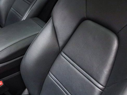 Used 2022 Porsche Cayenne Platinum Edition image 26