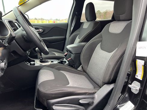 Used 2014 Jeep Cherokee Latitude image 12