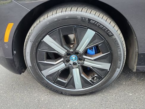 Used 2023 BMW iX xDrive50 w/ Sport Package AWD/4WD image 19
