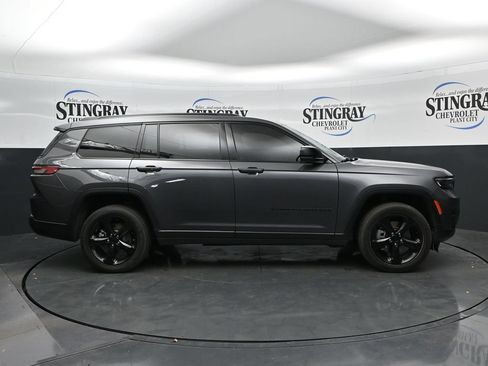 Used 2023 Jeep Grand Cherokee L Laredo RWD image 8