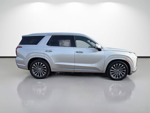 Used 2024 Hyundai Palisade Calligraphy image 2