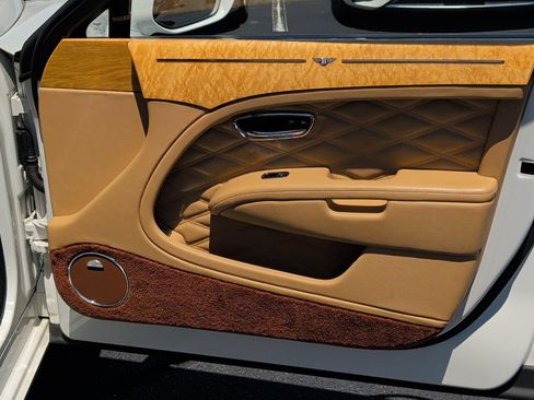 Used 2017 Bentley Mulsanne RWD image 42