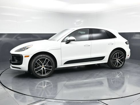 Certified 2025 Porsche Macan AWD/4WD image 1