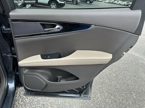 Used 2022 Lincoln Nautilus FWD w/ Premium Package image 19