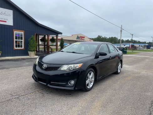 Used 2012 Toyota Camry SE FWD image 1