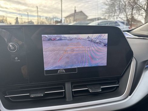 Used 2025 Chevrolet Trax LS w/ LS Convenience Package image 5