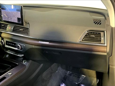 Used 2021 Audi Q5 Premium Plus w/ Premium Plus Package image 18