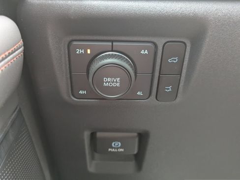 Used 2025 Ford Expedition Active AWD/4WD image 21