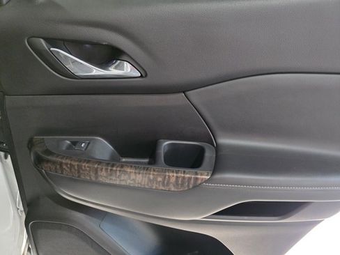 Used 2022 GMC Acadia Denali w/ Denali Ultimate Package image 12