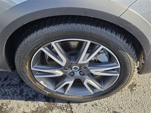 Used 2017 Volvo V90 T6 Cross Country image 21