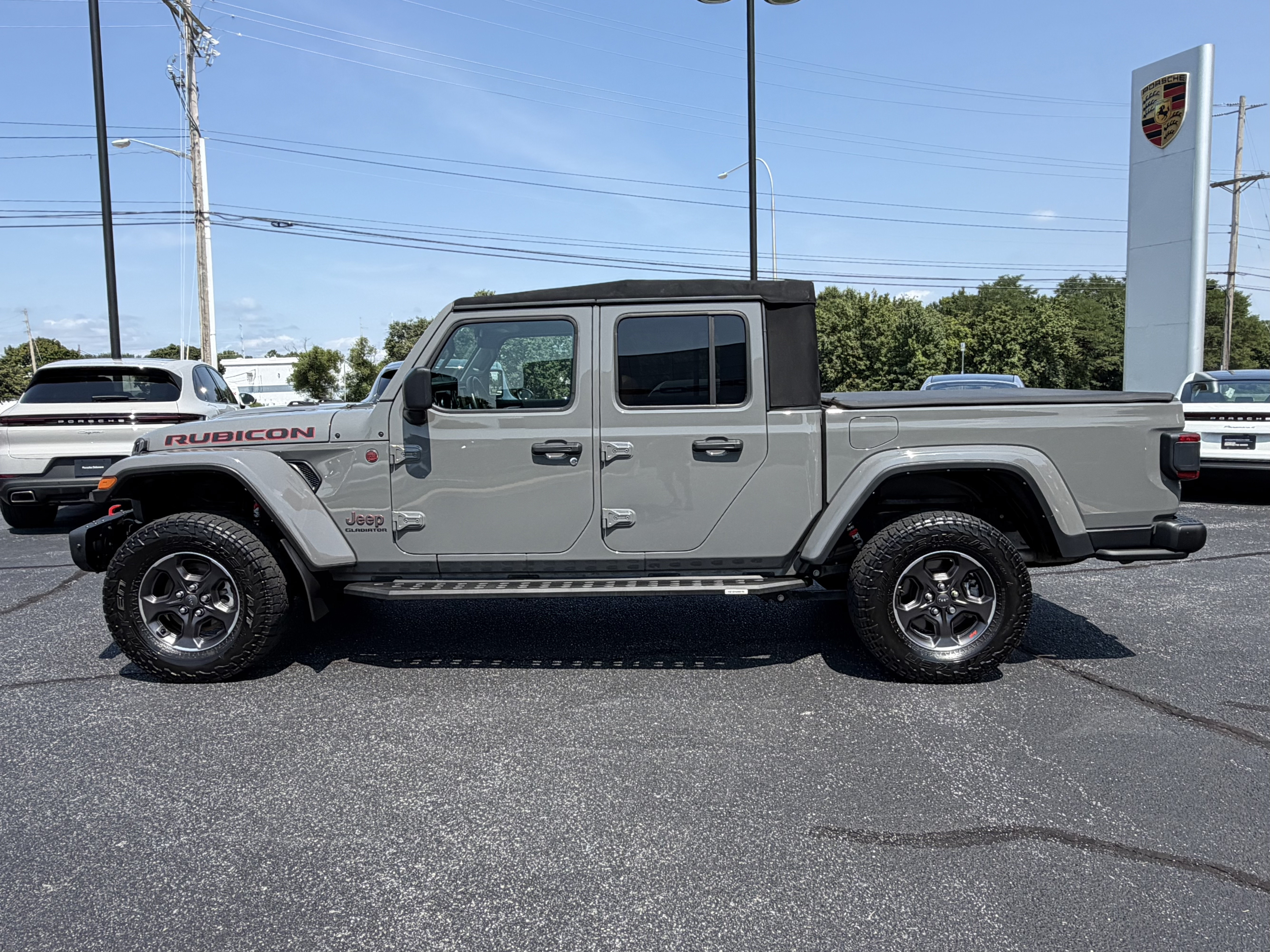 Used 2022 Jeep Gladiator Rubicon w/ LED Lighting Group AWD/4WD image 2