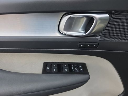 Used 2022 Volvo XC40 T5 Momentum image 16