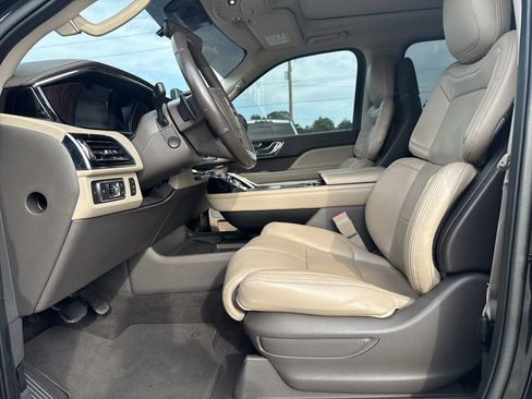Used 2022 Lincoln Navigator Reserve AWD/4WD image 12