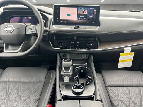 New 2026 Nissan Rogue Platinum AWD/4WD image 4