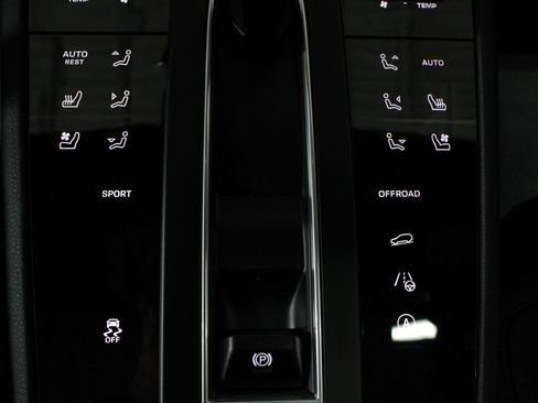 Certified 2026 Porsche Macan AWD/4WD image 31
