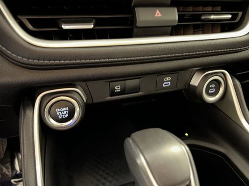 Used 2025 Toyota Grand Highlander AWD image 36