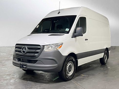 Used 2025 Mercedes-Benz Sprinter 2500 image 7