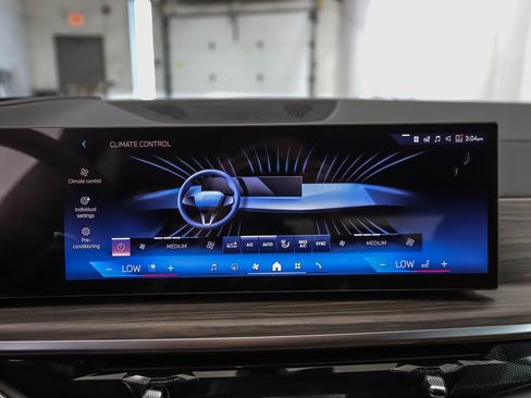 New 2026 BMW X5 xDrive40i w/ Executive Package AWD/4WD image 18