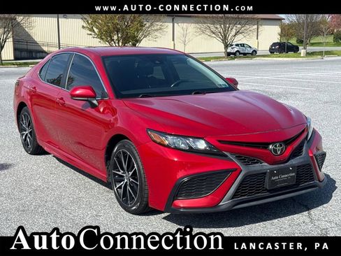 Used 2021 Toyota Camry SE FWD image 1