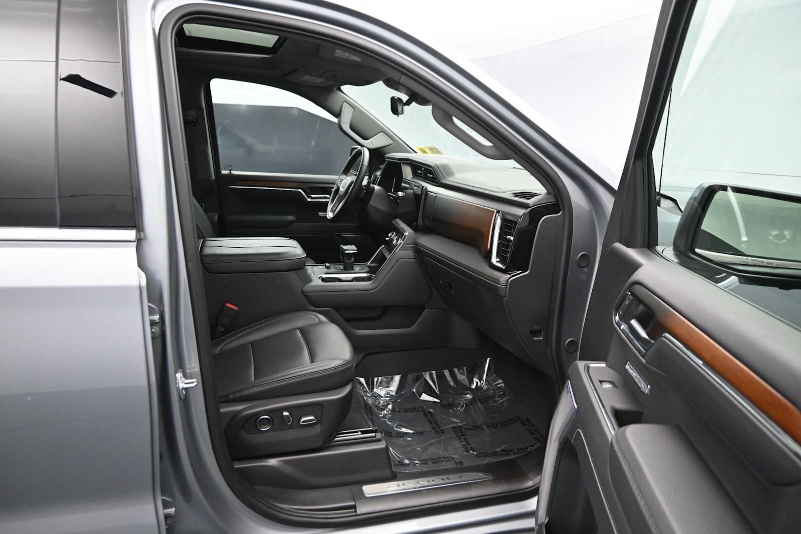 Used 2025 GMC Sierra 1500 Denali w/ Denali Reserve Package AWD/4WD image 33