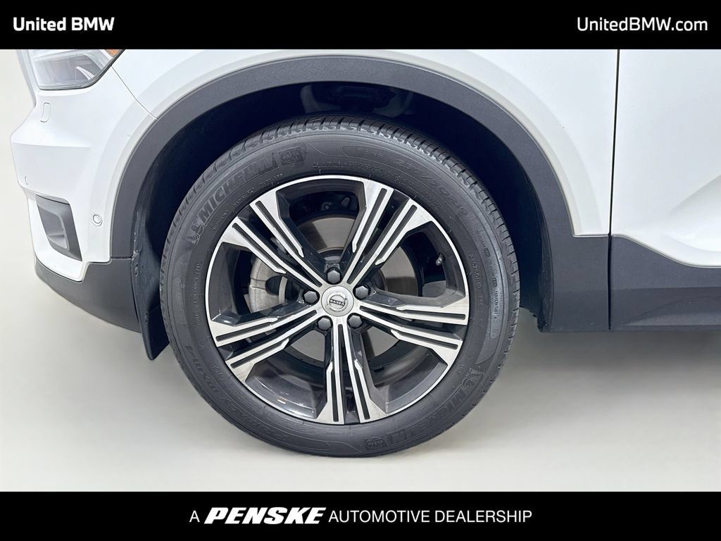 Used 2020 Volvo XC40 T4 Inscription w/ Protection Package FWD image 9